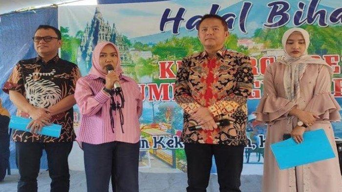 Sekretaris DPW PAN Sumsel DR H Joncik Muhammad SSi SH MM MH menyaksikan deklarasi pasangan Bakal Calon (Balon) Walikota dan Wakil Walikota Pagaralam, Hj Hepy Safriani, SKM, MKes, dan Efsi, SE yang digelar pada acara reuni dan silaturrahmi Alumni Yogyakarta (AYO) di Lesehan Mispala, Kota Pagaralam beberapa waktu yang lalu.