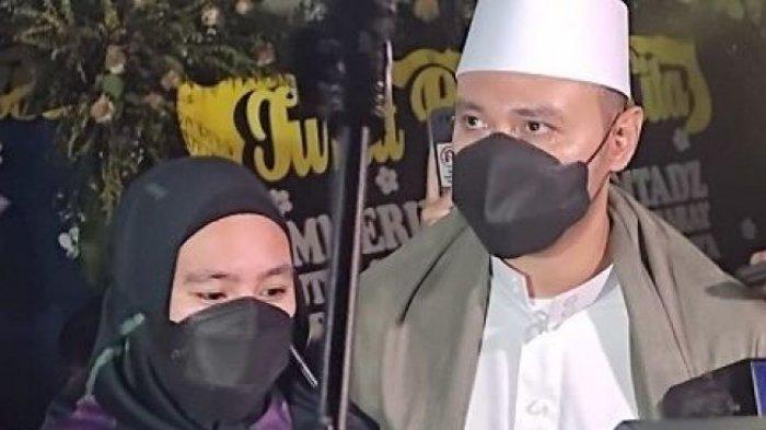 Habis Usman dan Kartika Putri 