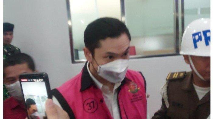 Kejaksaan Agung menetapkan Harvey Moeis (HM) sebagai tersangka dalam kasus dugaan korupsi tata niaga komoditas timah wilayah Izin Usaha Pertambangan (IUP) PT Timah pada Rabu (27/3/2024).