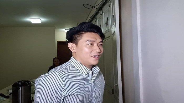 FAN SEVENTEEN DISIDAK - Ifan Seventeen saat ditemui Grid.ID di Komplek DPR RI Kalibata, Jakarta Selatan, Jumat (11/1/2019). Baru dilantik, Ifan Seventeen telat 40 menit saat DPR sidak kantor PFN