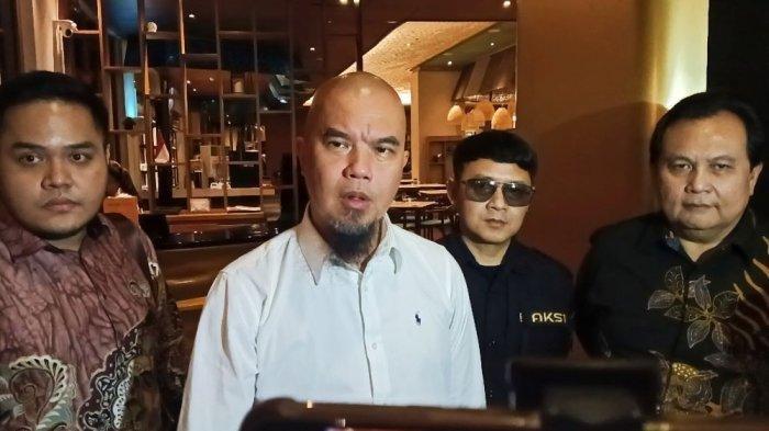 AHMAD DHANI DILAPORKAN - Ahmad Dhani ditemui di kawasan Senayan, Jakarta Pusat, Jumat (28/2/2025). Imbas hina marga Rayen Pono, Ahmad Dhani dilaporkan ke polisi