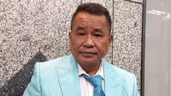 RAZMAN VS HOTMAN. Hotman Paris Hutapea membagikan video berisi rekaman tanggapan dari Kementerian Dalam Negeri di akun media sosialnya, Rau (28/9/2022). Pengacara Hotman Paris Hutapea di KPP Madya Jakarta Selatan ll, Kebayoran Baru, Jakarta, Selatan, Selasa (24/5/2022). Kalimat yang Dibisikkan Razman Nasution kepada Hotman Paris di Ruang Sidang hingga Ricuh
