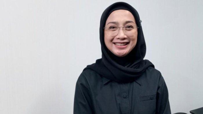 ARTIS DESY RATNASARI - Desy Ratnasari saat ditemui di Tower, Jalan Asia Afrika, Senayan, Jakarta Pusat, Senin (6/3/2023). Isi Hati Desy Ratnasari Ngaku tak Risih Dijodohkan dengan Ruben Onsu.