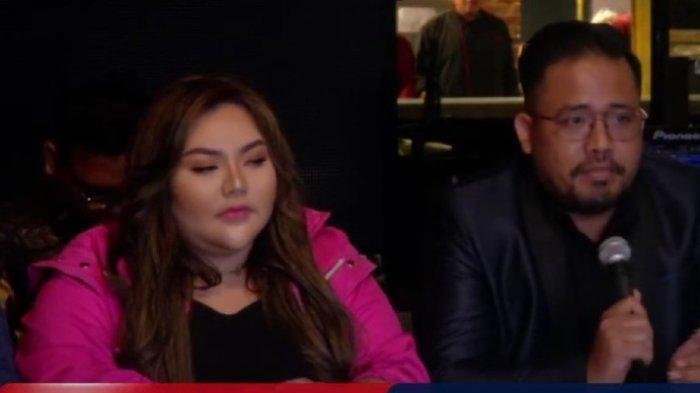 SUAMI LISA MARIANA - Selebgram Lisa Mariana bersama tim kuasa hukumnya menggelar konferensi pers terkait hubungannya dengan eks Gubernur Jawa Barat Ridwan Kamil di Kelapa Gading, Jakarta Utara, Jumat (11/4/2025). Istrinya ngemis pengakuan Ridwan Kamil, suami Lisa Mariana bereaksi