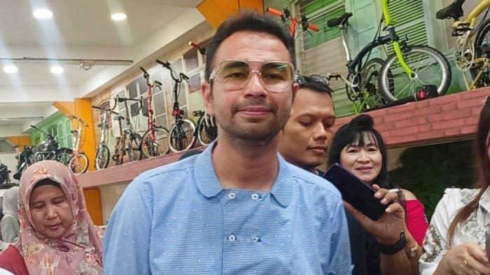 RAFFI AHMAD SIBUK - Raffi Ahmad mengaku ditengah kesibukannya bersilaturahmi. Jadi utusan khusus presiden, Raffi Ahmad cuma tidur 15 menit