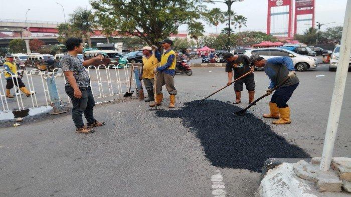 Gen Z Jadi Ketua RT di Jakarta, Gercep Perbaiki Jalan Rusak Tanpa Duit Pemerintah