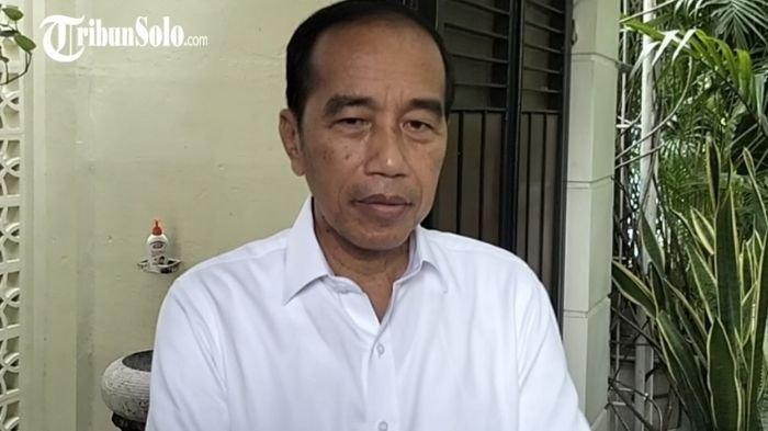 NAMA BAIK JOKOWI - Jokowi saat ditemui di kediaman Sumber, Banjarsari, Solo, Senin (13/1/2025). Jokowi Minta Nama Baiknya Dibersihkan