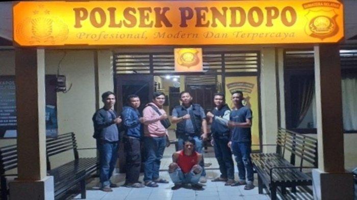 Warga kecamatan banyakan mengecek kebun yang dicuri