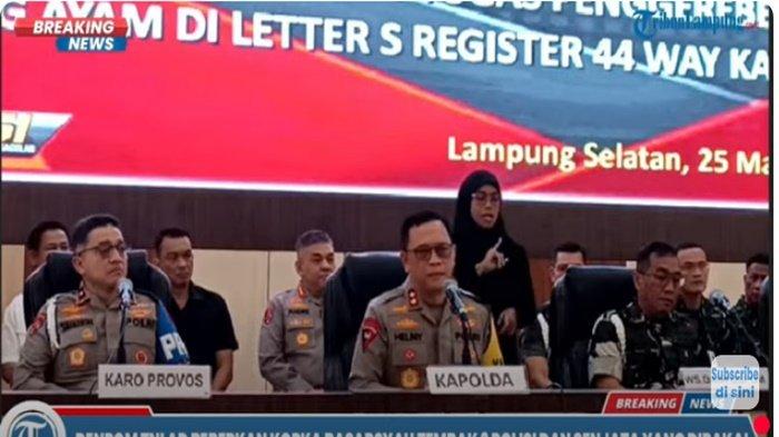 TERSANGKA - Tangkapan layar dari aku YouTube Tribun Lampung, Selasa (25/3/2025). Salah seorang anggota Polda Sumsel ditetapkan tersangka kasus sabung ayam di Lampung yang berujung gugurnya tiga anggota polisi.