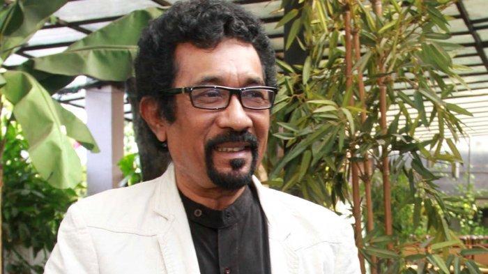 LAGU HAMDAN ATT - Potret Hamdan ATT semasa hidup, tepatnya saat ditemui di Jakarta Festival Melayu, Gallery Cafe, Taman Ismail Marzuki, Jakarta Pusat, Senin (19/8/2013) silam, berikut kumpulan lagu top Hamdan ATT yang masih populer hingga kini.