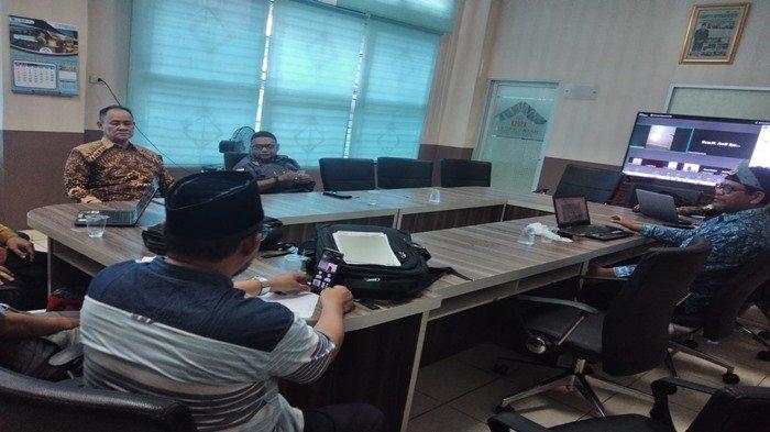 KAJIAN REBOAN - Suasana Kajian Reboan yang dilaksanakan Pascasarjana UIN Raden Fatah Palembang pada Rabu (2/7/2025). Kajian rutin yang dilakukan secara daring dan luring ini mengangkat topik 