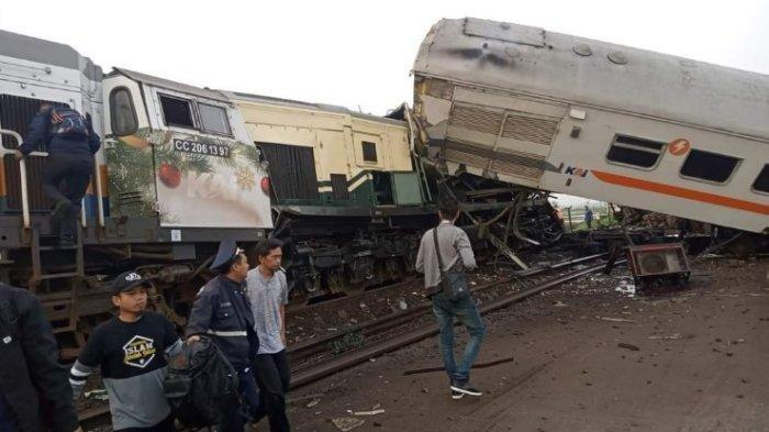 Kereta Api (KA) Turangga tabrakan dengan KA Lokal Bandung Raya di petak Stasiun Cicalengka-Haurpugur, Bandung, Jawa Barat pada Jumat (5/1/2024) pagi sekitar pukul 06.03 WIB.