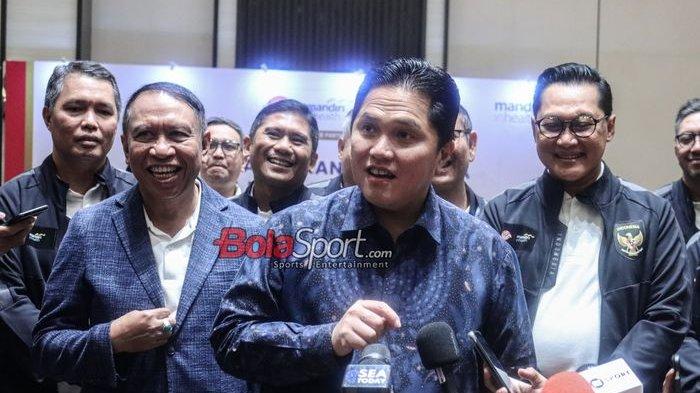 Ketua Umum PSSI, Erick Thohir, sedang memberikan keterangan kepada awak media di Menara Danareksa, Gambir, Jakarta Pusat, Kamis (14/3/2024) siang.