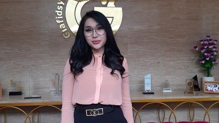 KONDISI NIKITA MIRZANI - Lucinta Luna mengaku bahwa dirinya saat ini sedang mendekati dua pria. Salah satu pria ini akan dipilihnya menjadi kekasihnya. Lucinta Luna ungkap kondisi Nikita Mirzani di penjara, santai bak tak ada masalah