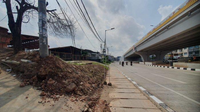 Lahan yang belum dilakukan pembayaran pembebasan atas dibangunnya fly over Sekip Ujung, Jumat (17/5/2024).