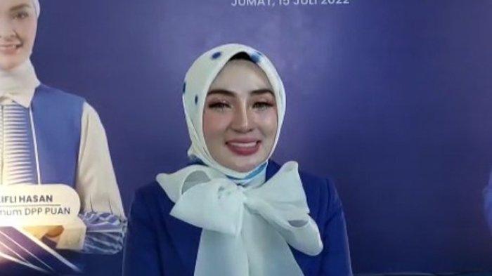 SKINCARE SHELLA SAUKIA - Shella Shaukia saat acara pelantikan Ketua Dewan Pimpinan Wilayah (DPW) Perempuan Amanat Nasional (PUAN) Provinsi Aceh, Jumat (15/7/2022). Laporkan Nikita Mirzani, brand skincare Shella Saukia dikuliti