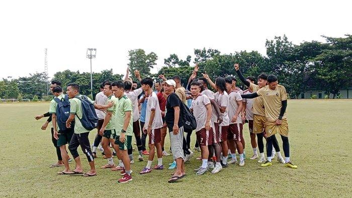 Latihan Sriwijaya FC di Stadion Letjen Harun Kohar, Jasdam II Sriwijaya Palembang, Jumat (17/7/2025).