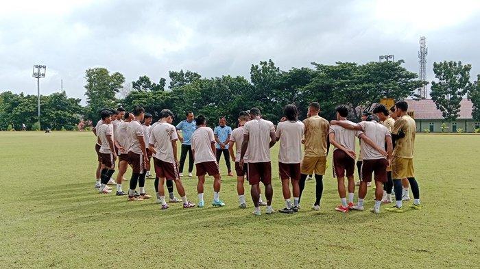 Latihan Sriwijaya FC di Stadion Letjen Harun Kohar, Jasdam II Sriwijaya Palembang, Jumat (17/1/2025).