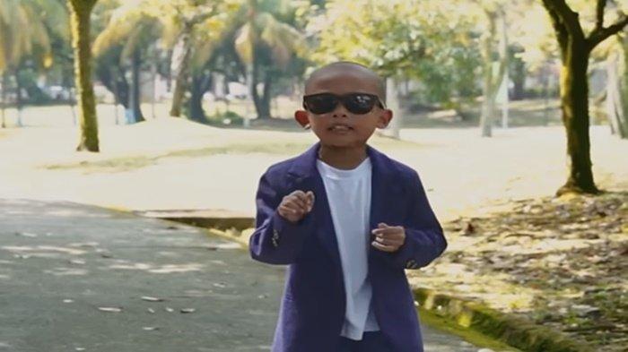 Lirik Lagu Rindu Hatiku Rindu - Tantari Viral di TikTok, Pakai Sound ...