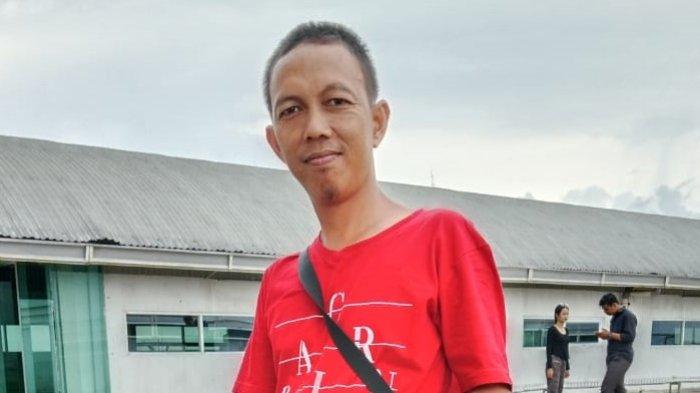 ORANG HILANG - M Nopandi (37) Karyawan Toko Pempek Sentosa di Jalan Jenderal A Yani Palembang dilaporkan hilang oleh istrinya, Maretha (26) ke Polsek SU II Palembang, Jumat (31/1/2025). Nopandi dinyatakan hilang sejak tanggal 25 Januari 2025 setelah pulang kerja pukul 20.00 WIB saat disuruh istrinya membeli susu untuk anak mereka.