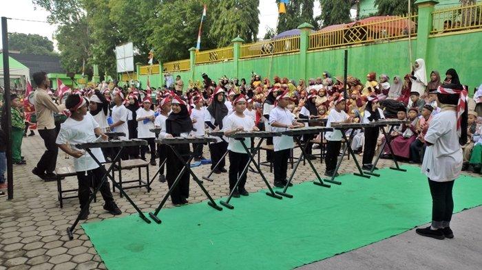 MIN 1 Muara Enim menggelar Karya Project Penguatan Profil Pelajar Pancasila (P5) dan Profil Pelajar Rahmatan Lil Alamin (PPRA) di halaman MIN 1 Muara Enim.