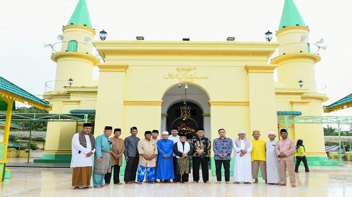 Menteri Besar Johor, Yang Amat Berhormat (YAB) Dato' Onn Hafiz Ghazi kunjungi sejumlah destinasi di Pulau Penyengat.