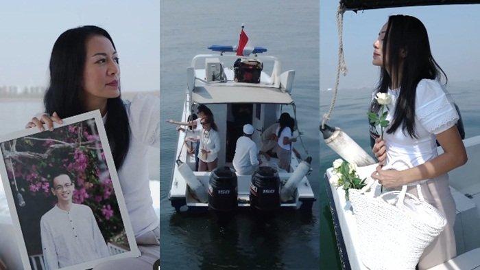 Inilah momen haru Dee Lestari (kanan) mengenag satu tahun kepergian Reza Gunawan, tabur mawar putih ke laut.