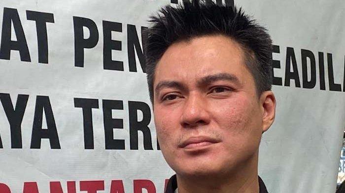 HAK ASUH ANAK - Baim Wong hadir dalam sidang cerainya di Pengadilan Agama (PA) Jakarta Selatan, Rabu (12/3/2025). Nasib Hak Asuh Anak Paula Diungkap Pihak Pengadilan, Baim Wong Belum Tentu Menang