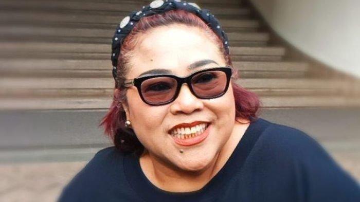 NUNUNG DICAP BOHONG - Nunung kini mengaku mohon-mohon ke tv untuk jadi bintang tamu. Jujur butuh biaya untuk berobat. Nunung dituduh jual drama kehidupan, kesusahannya dicap bohong