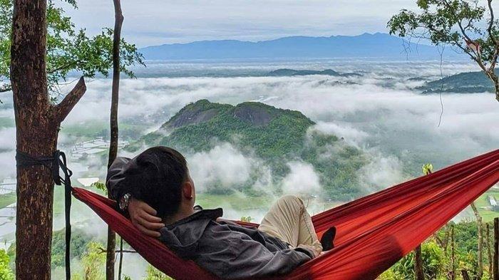 Keindahan alam yang dapat dinikmati wisatawan di puncak Bukit Gatan di Desa Sukorejo Kecamatan STL Ulu Terawas, Musi Rawas Sumsel.