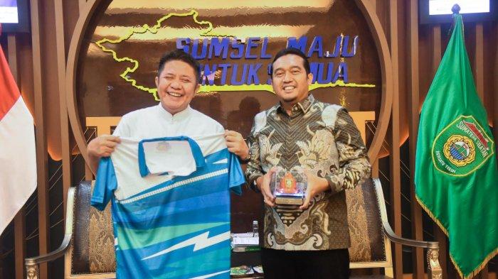 AUDIENSI DENGAN GUBERNUR- PT PLN (Persero) Unit Induk Distribusi Sumatera Selatan, Jambi, dan Bengkulu (UID S2JB) bersama PT PLN Icon Plus Sumsel melakukan audiensi dengan Gubernur Provinsi Sumatera Selatan dalam rangka penyelenggaraan PLN Mobile Color Run Palembang 2025. Audiensi digelar di Kantor Gubernur Provinsi Sumsel, Jalan Kapten A. Rivai No.37 Palembang, Jumat (23/5).
