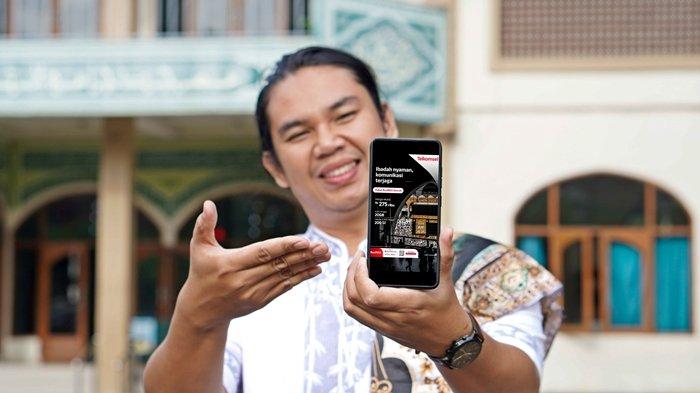 Agar dapat beribadah dengan lebih nyaman, selalu terhubung, dan berkomunikasi lancar dari tanah suci, Pelanggan Telkomsel PraBayar maupun Telkomsel Halo (Pascabayar) dapat memperoleh dan mengaktifkan Paket RoaMAX Umroh melalui MyTelkomsel, dengan harga mulai Rp275 ribu, kuota data/internet hingga 20 GB, dan masa aktif hingga 17 hari.