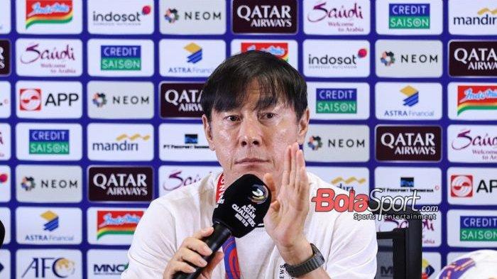 Pelatih Timnas Indonesia Shin Tae-yong hadir dalam sesi jumpa pers di Media Center Stadion Utama Gelora Bung Karno, Senayan, Jakarta, Jumat (15/11/2024). STY Optimisi Timnas Indonesia bisa meraih tiga poin lawan Arab Saudi.