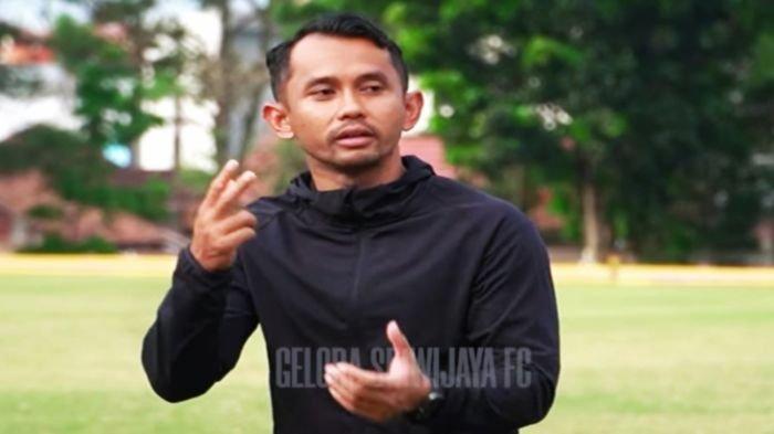 Pelatih kepala Sriwijaya FC, Coach Yoyo