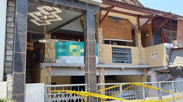 Penampakan rumah ditemukannya jasad ayah dan anak di Jalan Balai Rakyat V nomor 20, Koja, Jakarta Utara, Minggu (29/10/2023).