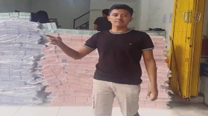 VIRAL PENIMBUNAN UANG - Tangkapan layar Instagram Palembangg Senin (24/3/2025). Penampakan uang kecil yang sengaja ditimbun di Pasuruan