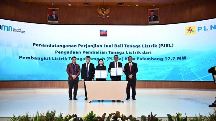 Penandatanganan tiga Perjanjian Jual Beli Listrik (PJBL) Pembangkit Listrik EBT di Jakarta, Kamis (21/12/2023).