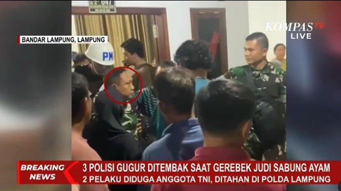 PENANGKAPAN OKNUM TNI - Tangkapan layar YouTube KompasTv Selasa (18/3/2025). Detik-detik penangkapan oknum TNI pelaku penembakan 3 polisi di Lampung