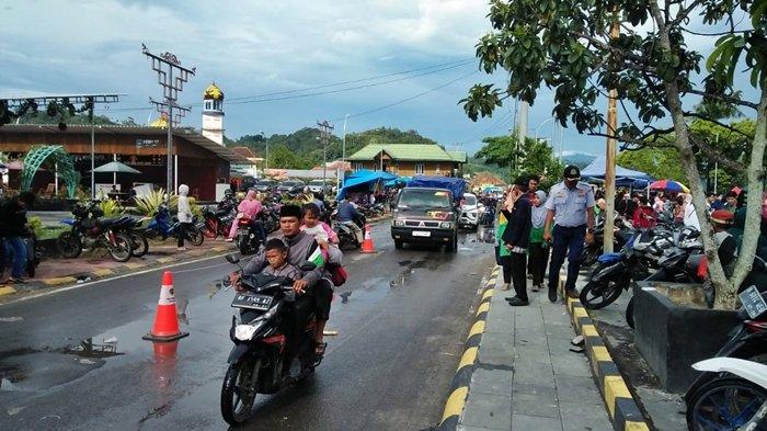 Jalan Ranau Polisi Berlakukan Lalu Lintas Satu Arah Masuk Wisata Danau Ranau, Ini ...