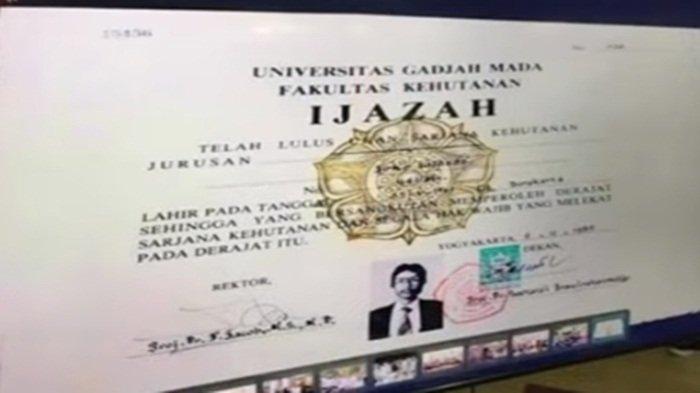 IJAZAH ASLI JOKOWI - Tangkapan layar YouTube Tv One Jumat (23/5/2025). Polemik berakhir, hasil uji Bareskrim buktikan ijazah Jokowi asli