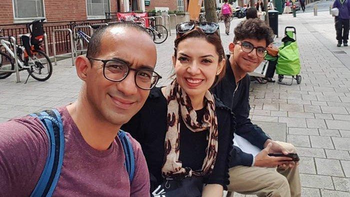 IBRAHIM ASSEGAF MENINGGAL - Potret Ibrahim Assegaf, Najwa Shihab, Izzat. Berikut profil Ibrahim Assegaf, suami presenter Najwa Shihab yang dikabarkan meninggal dunia hari ini, Selasa (20/5/2025).