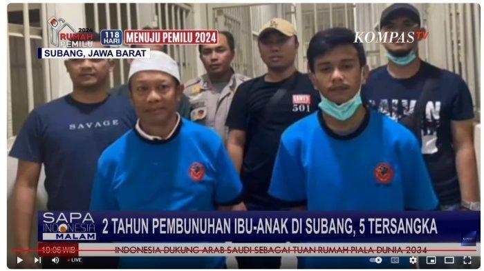 Potret dua tersangka pembunuhan ibu dan anak di Subang, Jawa Barat, Yosef (kiri) dan Danu (kanan) mengenakan baju tahanan, Kamis (19/10/2023).