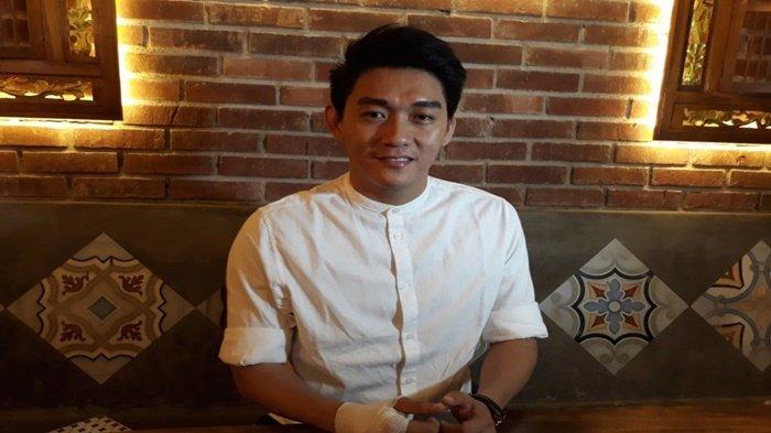 PROFIL IFAN SEVENTEEN - Ifan Seventeen mengklarifikasi kabar perselingkuhannya dalam konferensi pers di kawasan Tebet, Jakarta Selatan, Kamis (27/9/2018). Profil Ifan Seventeen diangkat jadi Dirut PT Produksi Film Negara