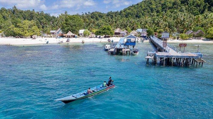 Program electrifying marine merupakan layanan PLN untuk mendukung dan memenuhi kebutuhan listrik pelanggan di pelabuhan maupun sektor perikanan.