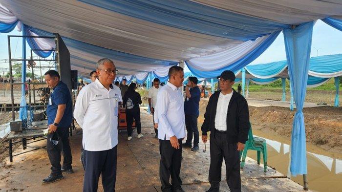 DUKUNG GERINA -  Direktur Utama PT Pupuk Indonesia (Persero), Rahmad Pribadi, dan Direktur Utama PT Pusri Palembang, Daconi Khotob didampingi Direktur Keuangan & Umum Pusri, Saifullah Lasindrang, Rabu (23/4/2025)