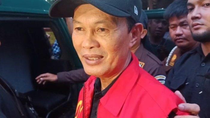 MINTA MAAF - Harnojoyo ketika menjawab pertanyaan awak media pasca ditetapkan tersangka dugaan korupsi Pasar Cinde Palembang, Senin (7/7/2025). Ia minta maaf kepada masyarakat Palembang atas apa yang terjadi pada dirinya saat ini.