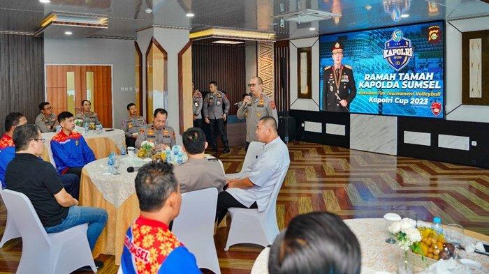 Ramah tamah bersama dengan tim volly dalam rangka pertandingan Volly Kapolri Cup Zona 2 Polda Sumsel.