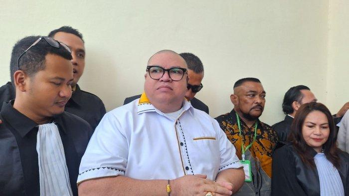 HOTMAN PARIS SAKIT - Sidang kasus pencemaran nama baik yang melibatkan Razman Nasution ditunda karena Hotman Paris sakit.