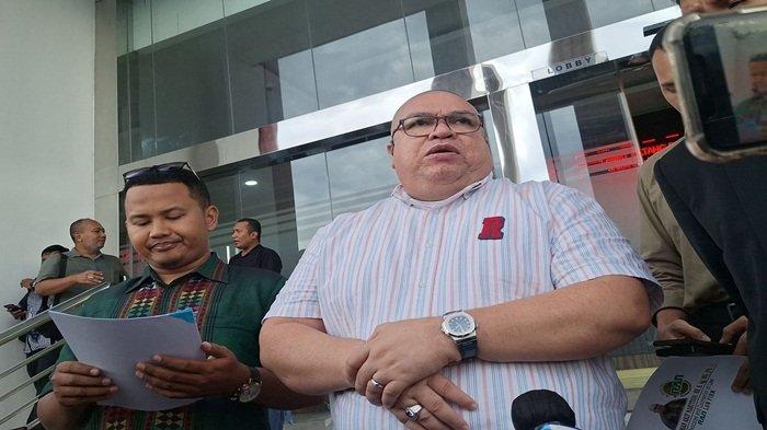 RAZMAN KECEWA -- Razman Nasution datangi PN Jakarta Utara untuk menyerahkan surat permohonan maaf.. Merasa Dibohongi soal Aborsi Lolly, Razman Nasution Kecewa dengan Vadel Badjideh