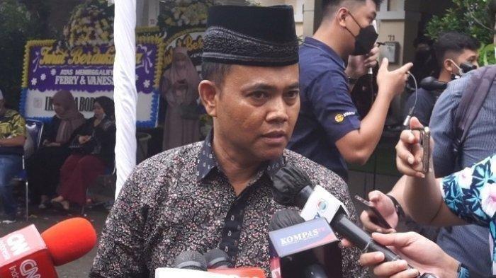 RESPON HAJI FAISAL - M Faisal, ayahanda almarhum Bibi Ardiansyah. Faisal Ardiansyah, menceritakan pertemuan terakhirnya dengan sang anak.Respon Haji Faisal soal Isu Verrell Bramasta dan Fuji Pacaran
